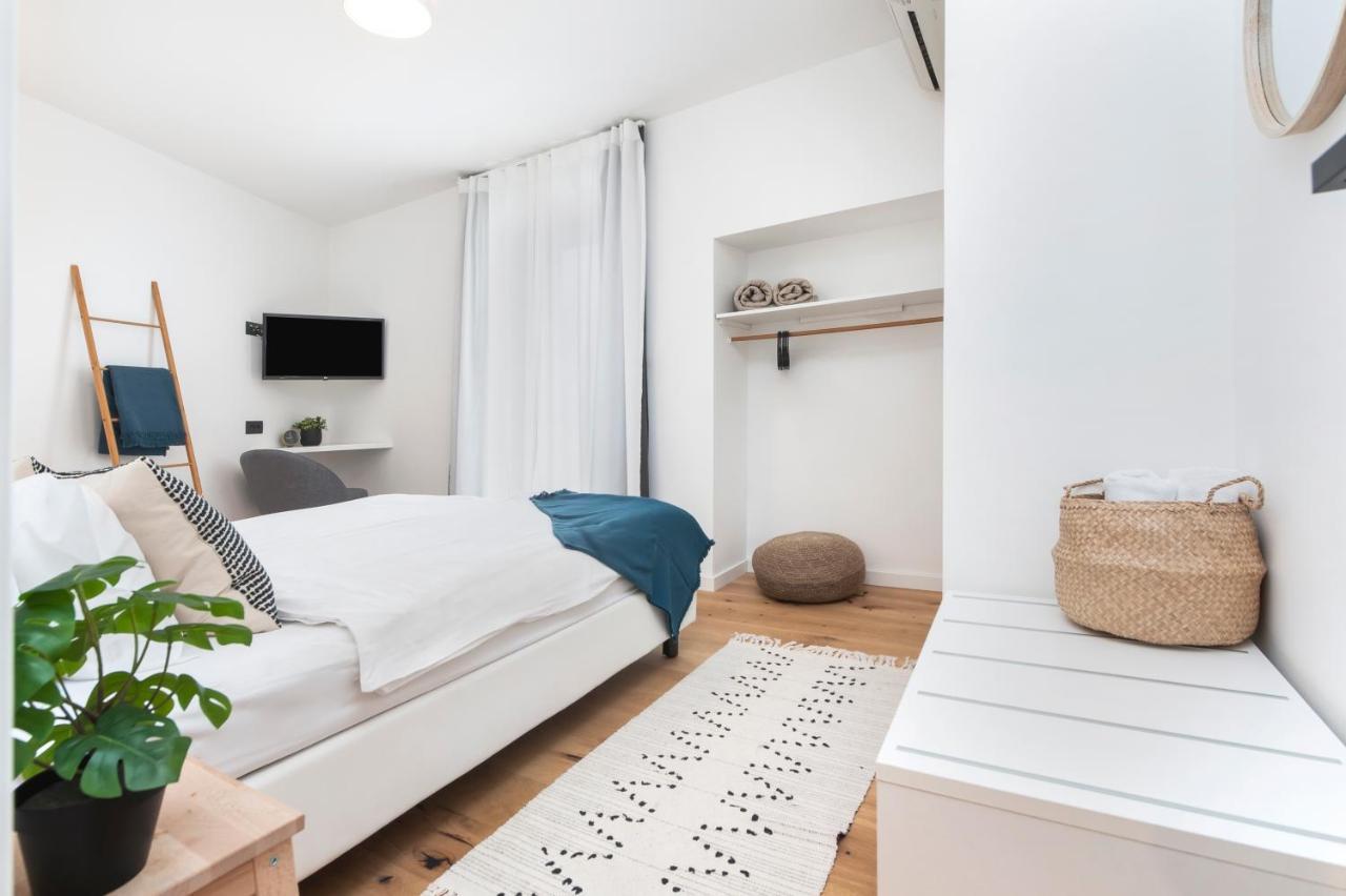 Modern And Cozy Apartments Salt & Pepper In Heart Of Ровінь Екстер'єр фото