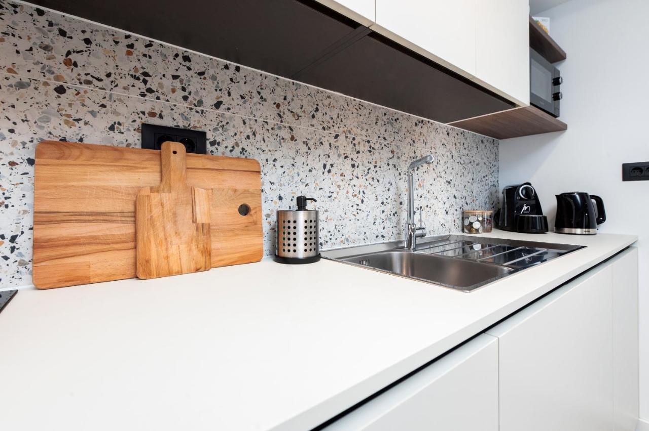 Modern And Cozy Apartments Salt & Pepper In Heart Of Ровінь Екстер'єр фото